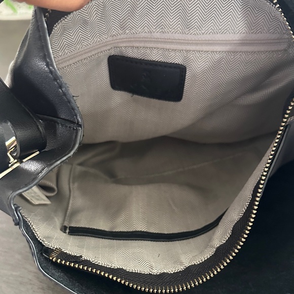 Chic Black Leather Shoulder Bag - Picture 5 of 8